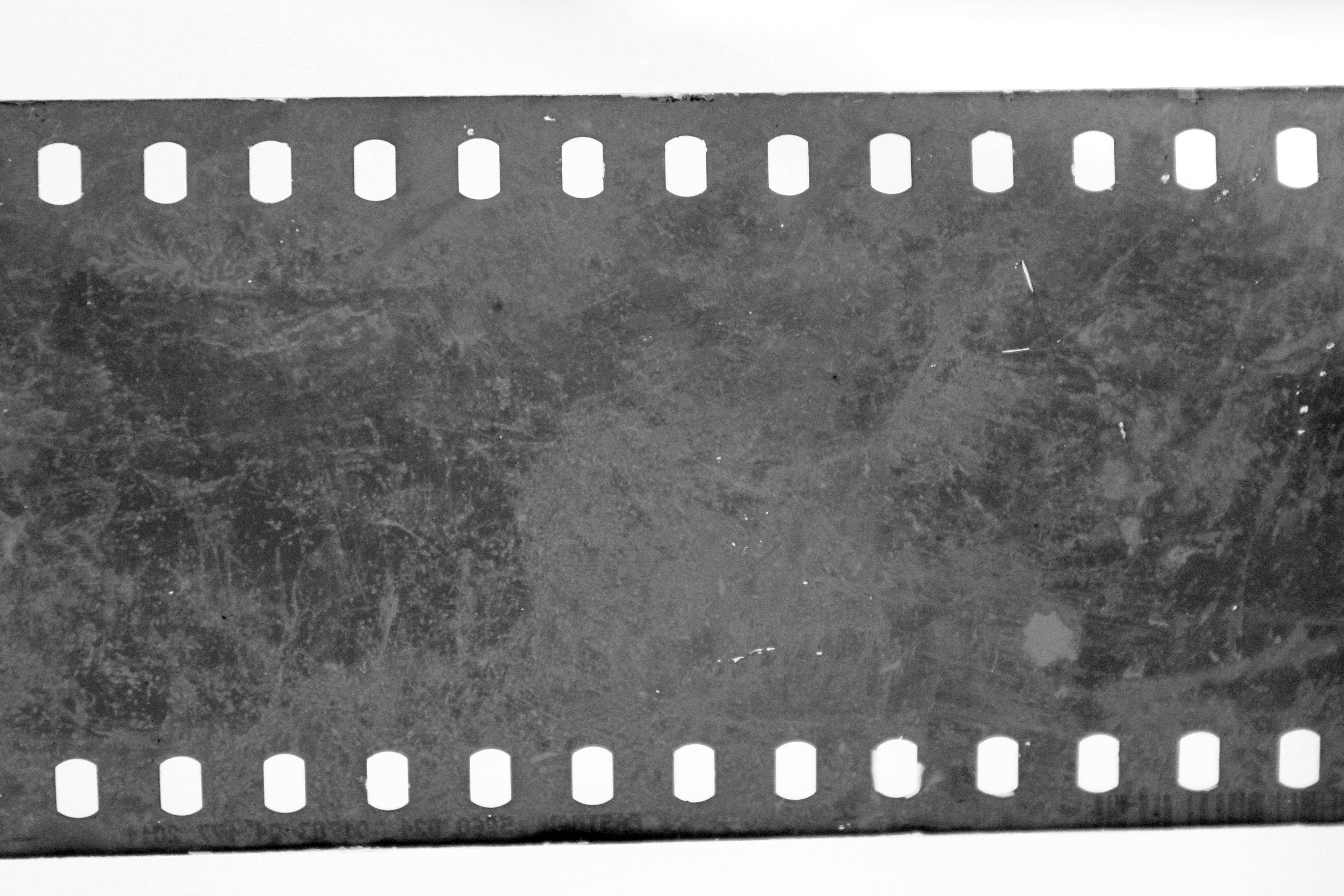 sound of a million insects, light of a thousand stars (Tomonari Nishikawa, 2014). Az eredeti filmnegatív részlete